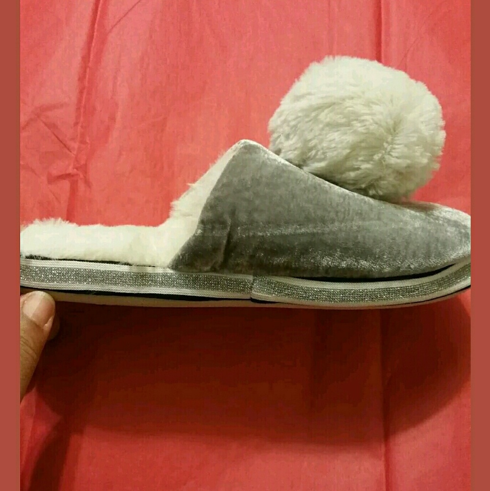 PJ COUTURE Slippers Small Gray & White Pompom Faux